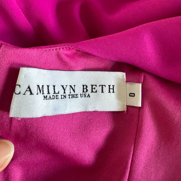 Absolutely adorable Camilyn Beth made in the USA fuschia scalloped dress - Picture 6 of 10